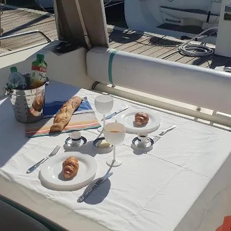 Maison D'hote De La Mer-bateau A Quai-seaguesthouse66 *