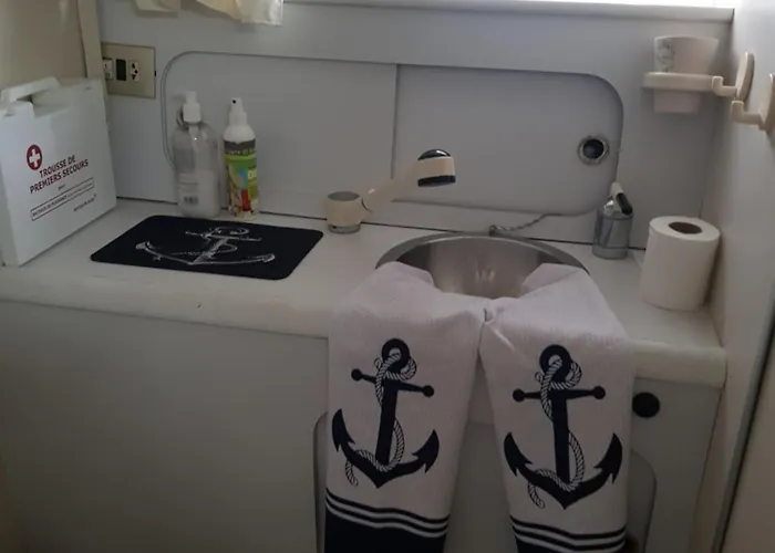 Maison D'hote De La Mer-bateau A Quai-seaguesthouse66
